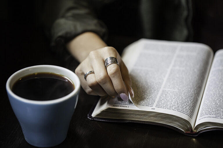 How to Keep a Consistent Bible Study Routine